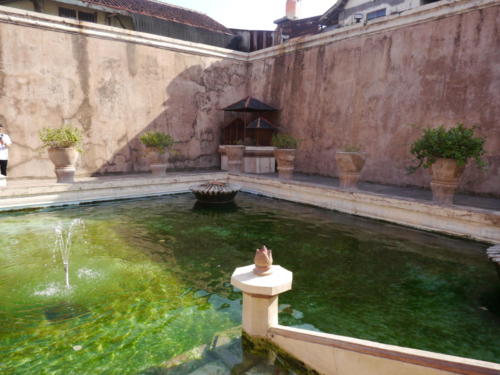 The pool where the sultan and the chosen wife could do some private swimming :)